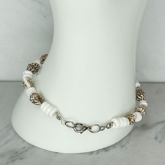 Silver Tone Conch Shell Beaded Bracelet - Picture 5 of 9